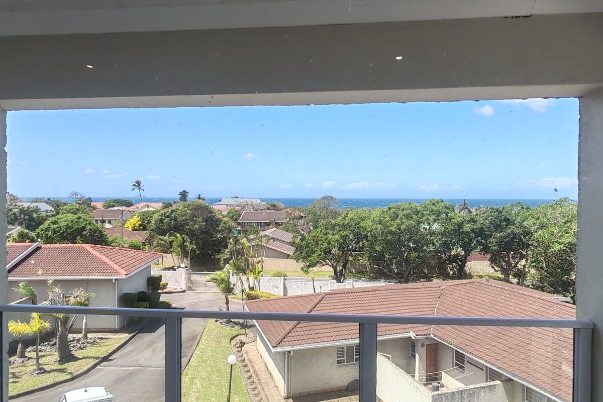 Fully Furnished Three Storey Townhouse Close to the Beach in Shelly Beach - Photo 3