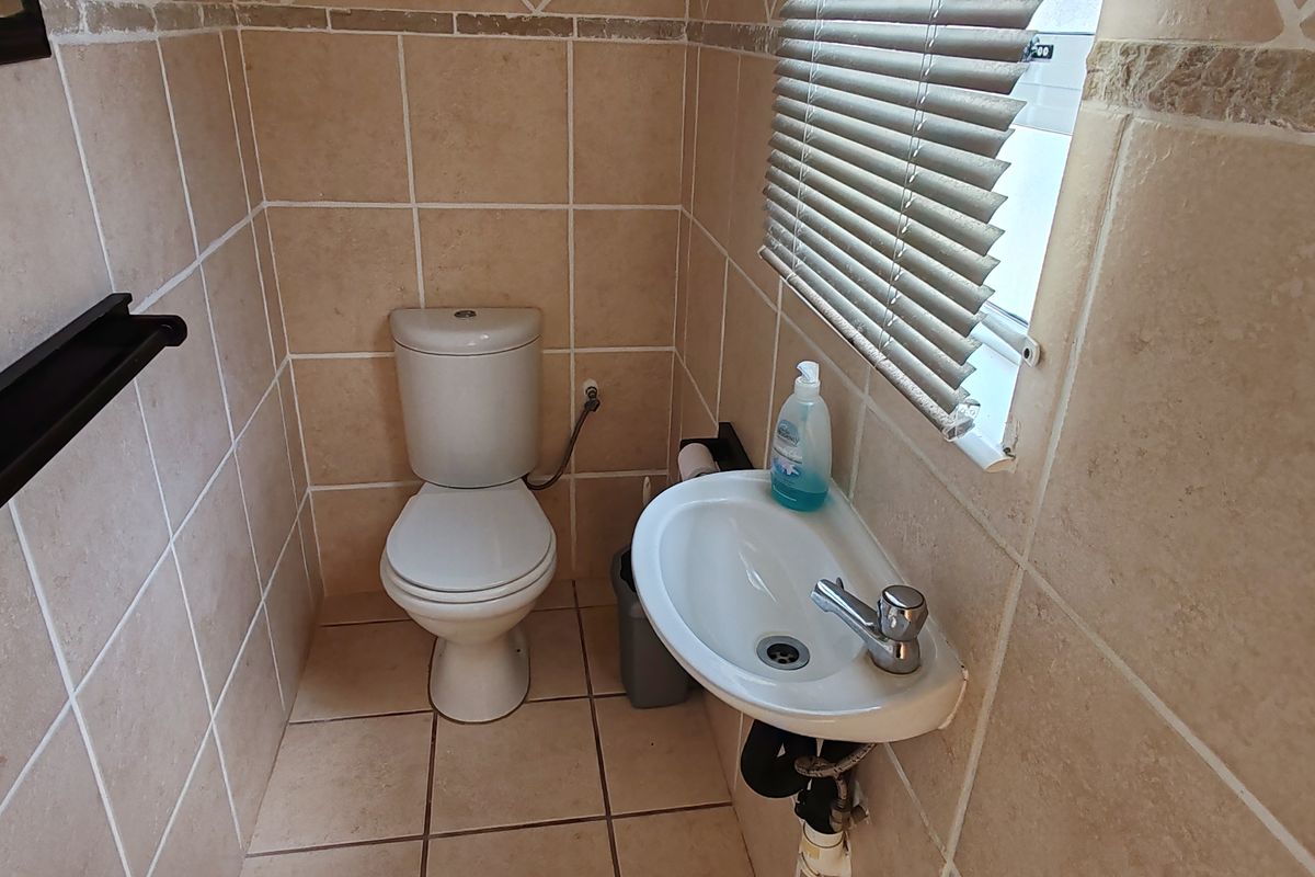 Fully Furnished Three Storey Townhouse Close to the Beach in Shelly Beach - Photo 5