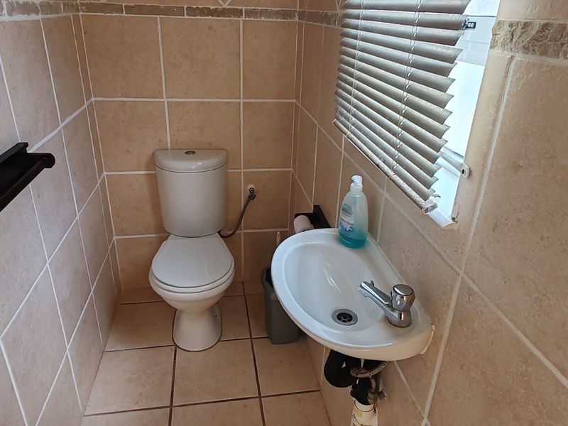 Fully Furnished Three Storey Townhouse Close to the Beach in Shelly Beach - Photo 5