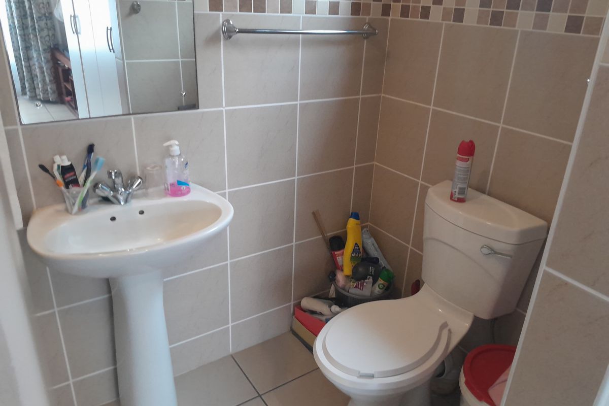 Secure Two Bedroom Townhouse in a Family Friendly Complex - Photo 5