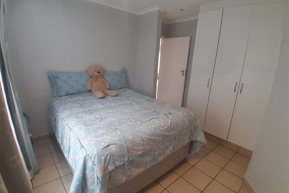 Secure Two Bedroom Townhouse in a Family Friendly Complex - Photo 4