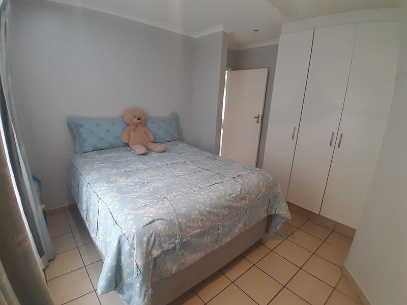 Secure Two Bedroom Townhouse in a Family Friendly Complex - Photo 4