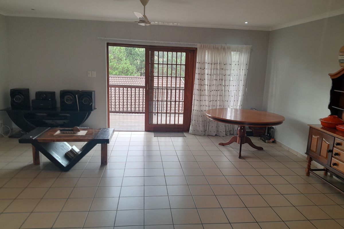 Secure Two Bedroom Townhouse in a Family Friendly Complex - Photo 2