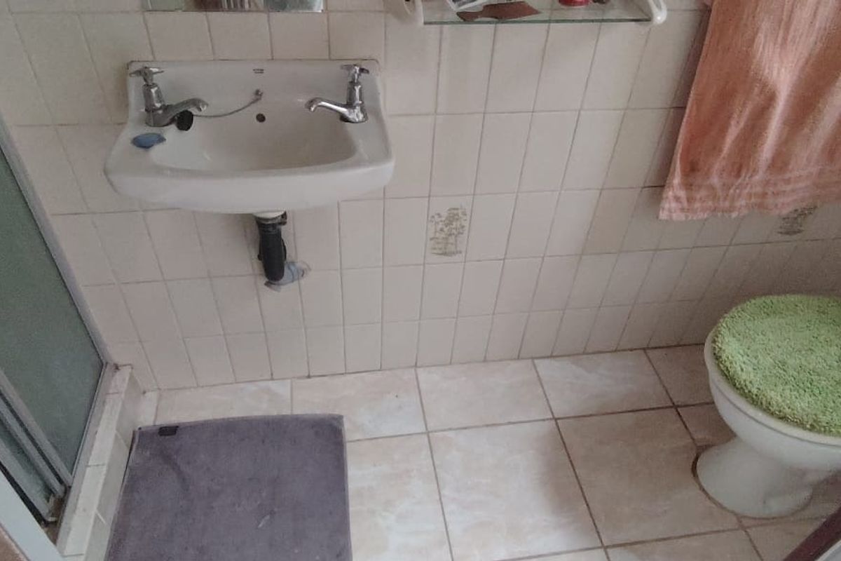 Stunning Coastal Home in Uvongo with a 180 degree sea view - Photo 5