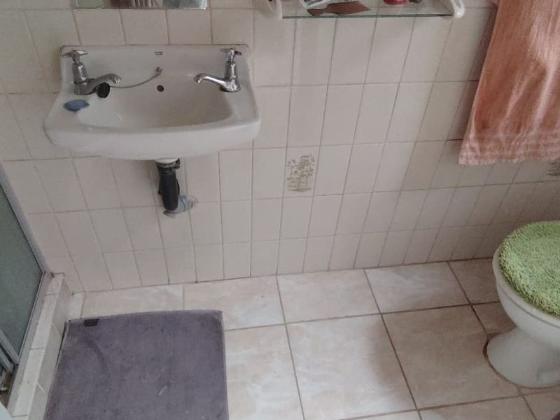 Stunning Coastal Home in Uvongo with a 180 degree sea view - Photo 5