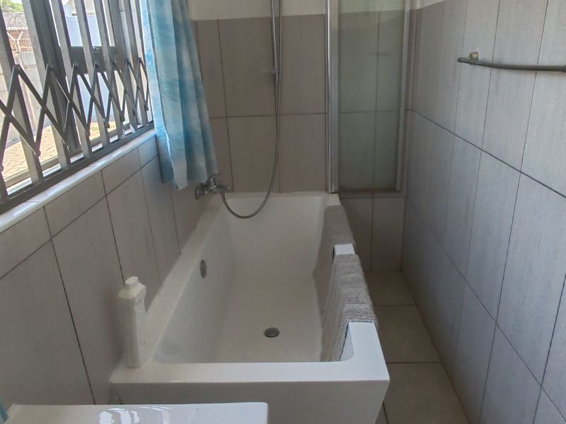 Beachfront Home in Uvongo - Photo 10