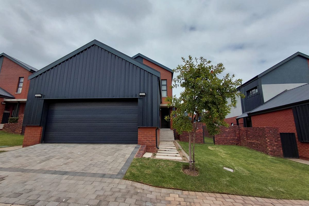 Urgent Sale - Move-In Ready Designer Home – Space, Style & Security - Next Jackal Creek Mall - Photo 3