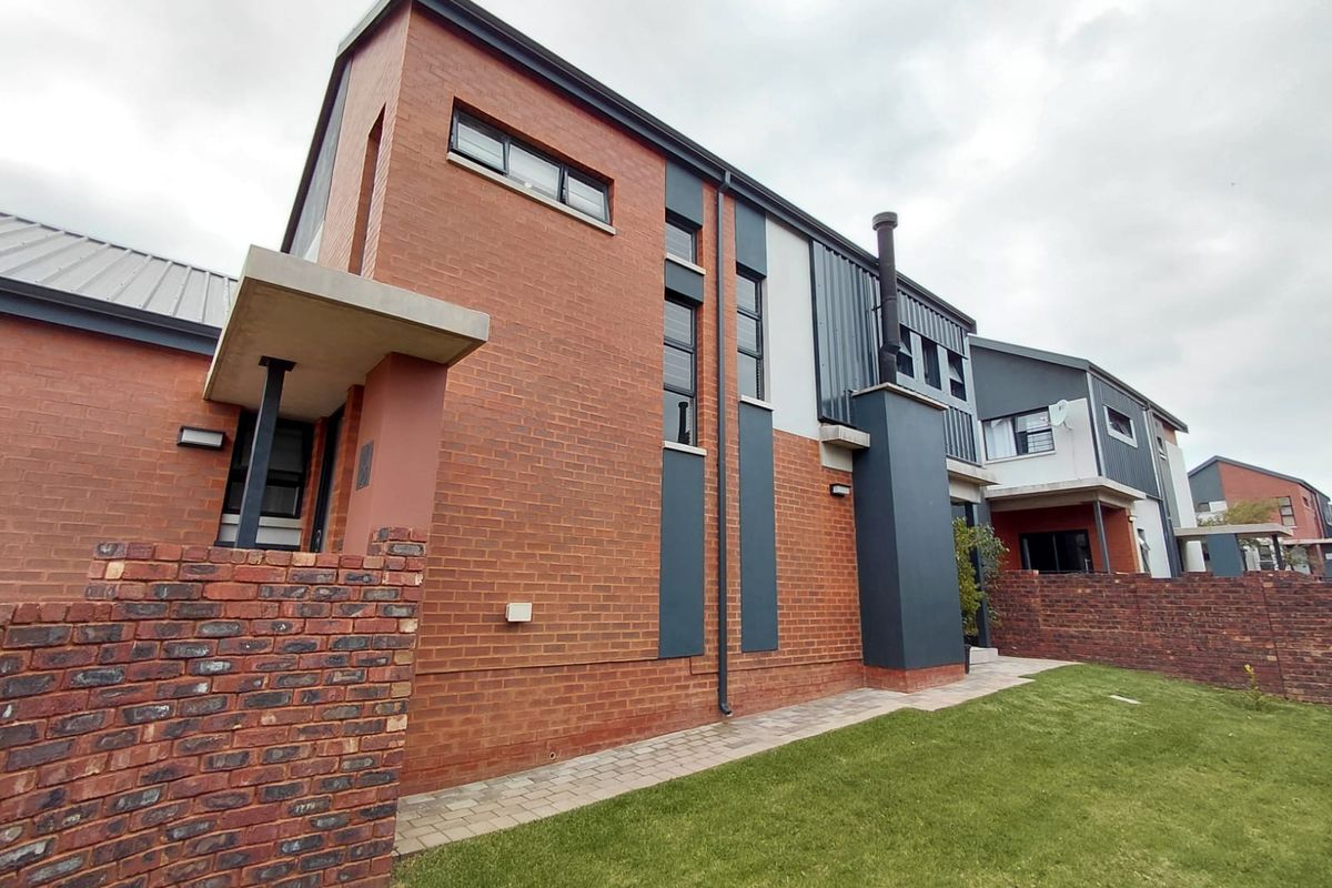 Urgent Sale - Move-In Ready Designer Home – Space, Style & Security - Next Jackal Creek Mall - Photo 4