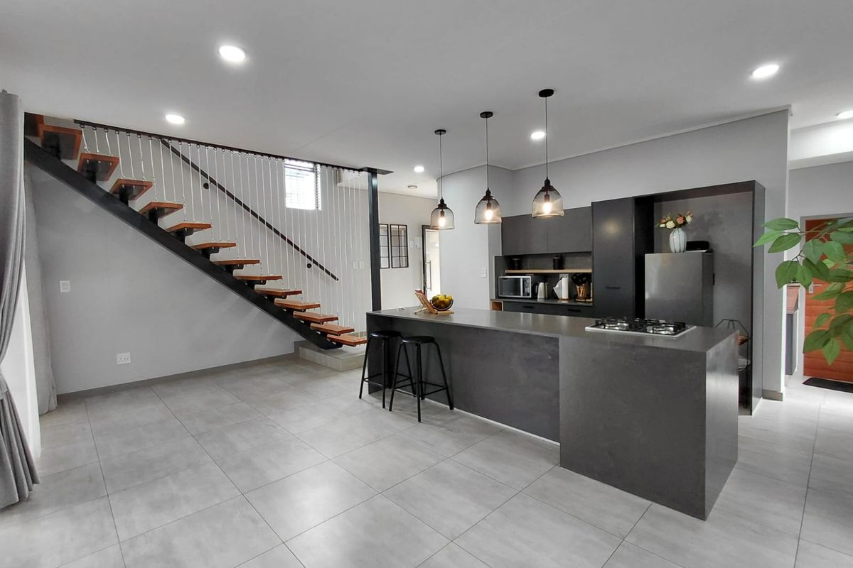 Urgent Sale - Move-In Ready Designer Home – Space, Style & Security - Next Jackal Creek Mall - Photo 5