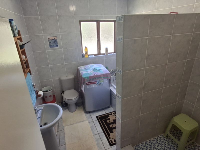 Spacious Family Home - Photo 6