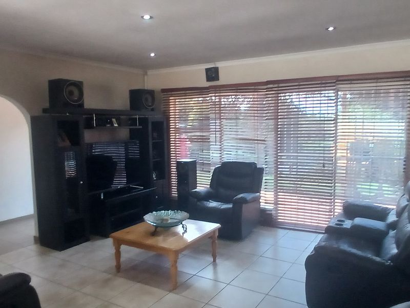 Beautiful, Modern Family Home In Rant-En-Dal Where Comfort, Space & Entertaining Come Together - Photo 6