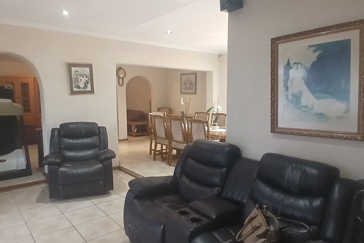 Beautiful, Modern Family Home In Rant-En-Dal Where Comfort, Space & Entertaining Come Together - Photo 5