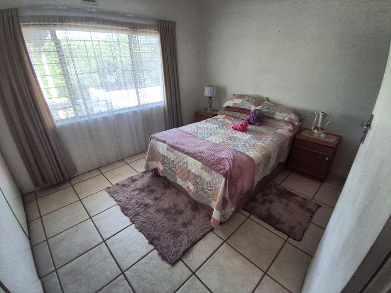 Spacious Family Home in Trafalgar - Photo 7