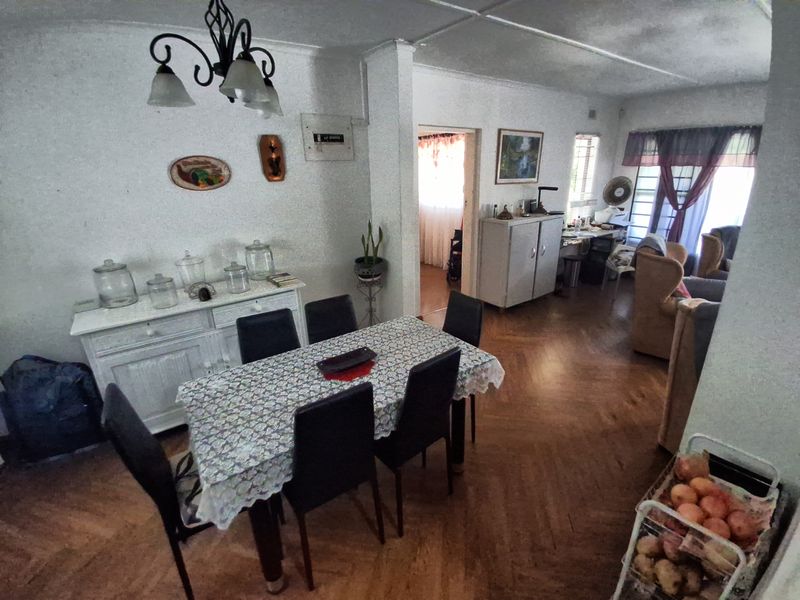 Spacious Family Home in Trafalgar - Photo 10