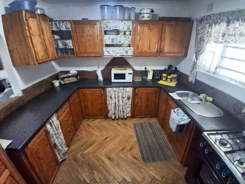 Spacious Family Home in Trafalgar - Photo 9