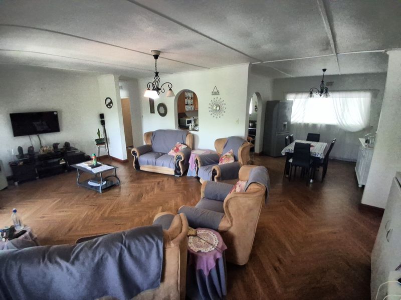 Spacious Family Home in Trafalgar - Photo 6