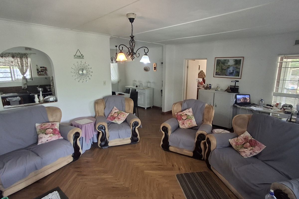 Spacious Family Home in Trafalgar - Photo 2