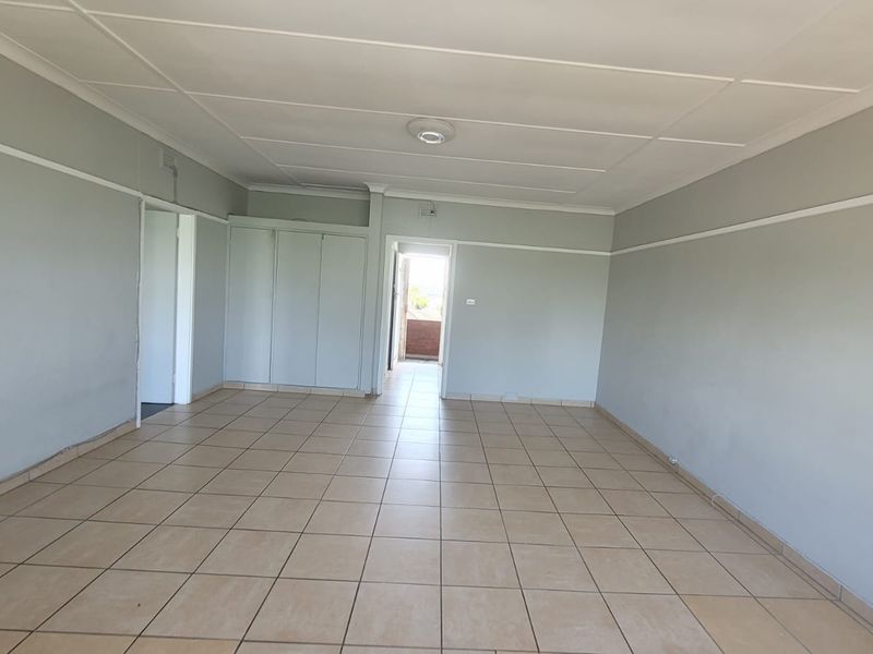 Apartment Rental Monthly In Kingsburgh - Photo 3