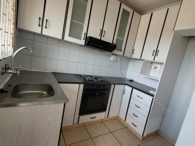 Apartment Rental Monthly In Kingsburgh - Photo 2