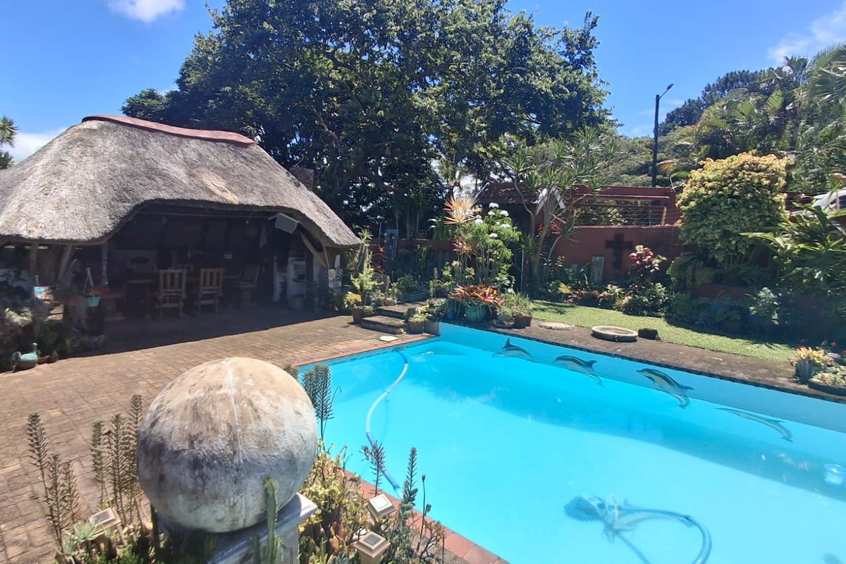 Luxury Coastal Retreat with Income Generating Flatlet - Photo 2