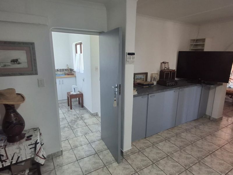 Luxury Coastal Retreat with Income Generating Flatlet - Photo 8