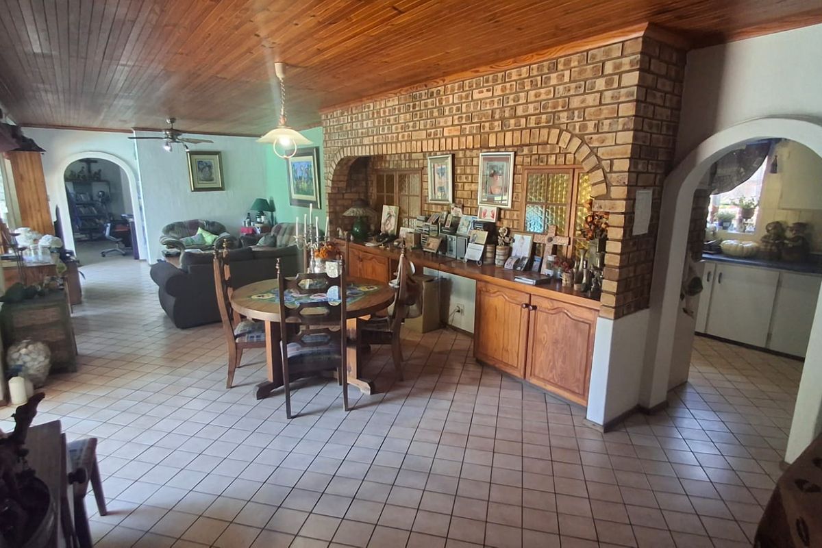 Luxury Coastal Retreat with Income Generating Flatlet - Photo 3