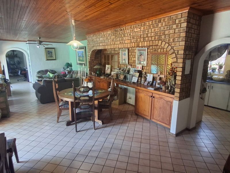 Luxury Coastal Retreat with Income Generating Flatlet - Photo 3