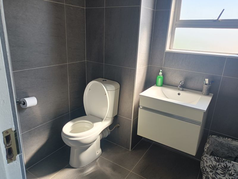 MODERN THREE BEDROOM  GEM - Photo 7