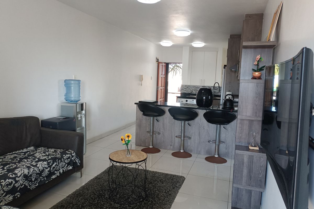 MODERN THREE BEDROOM  GEM - Photo 2