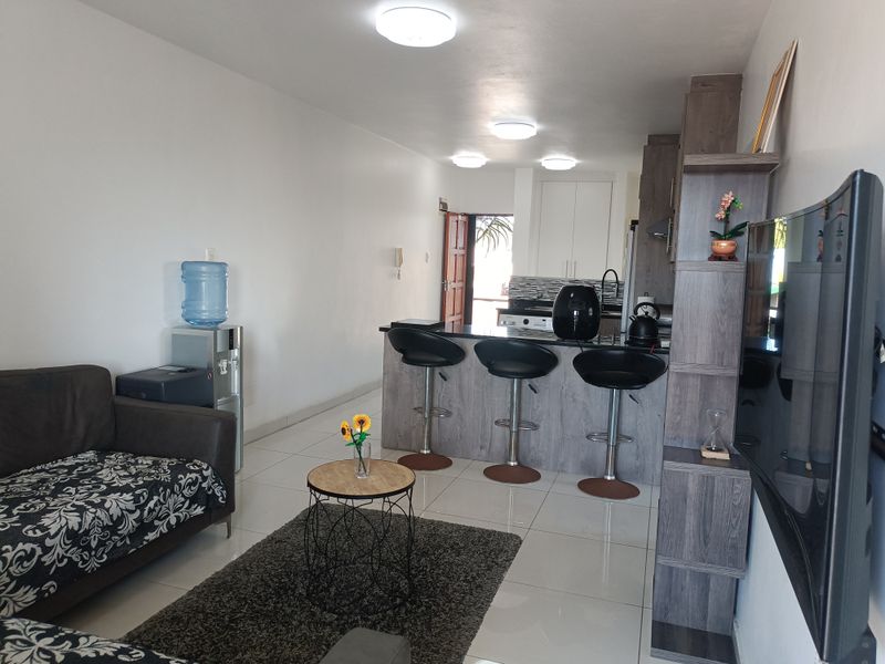 MODERN THREE BEDROOM  GEM - Photo 2