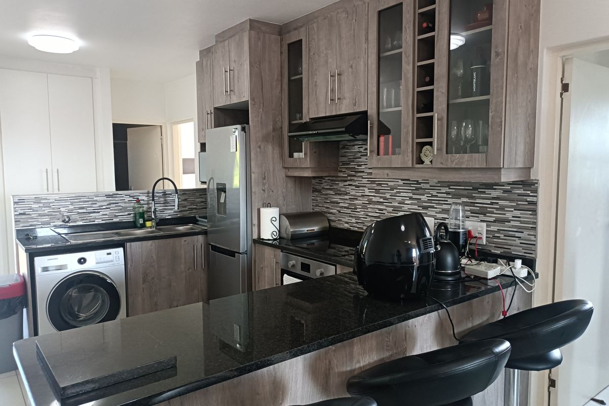 MODERN THREE BEDROOM  GEM - Photo 3