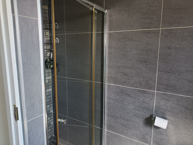 MODERN THREE BEDROOM  GEM - Photo 8