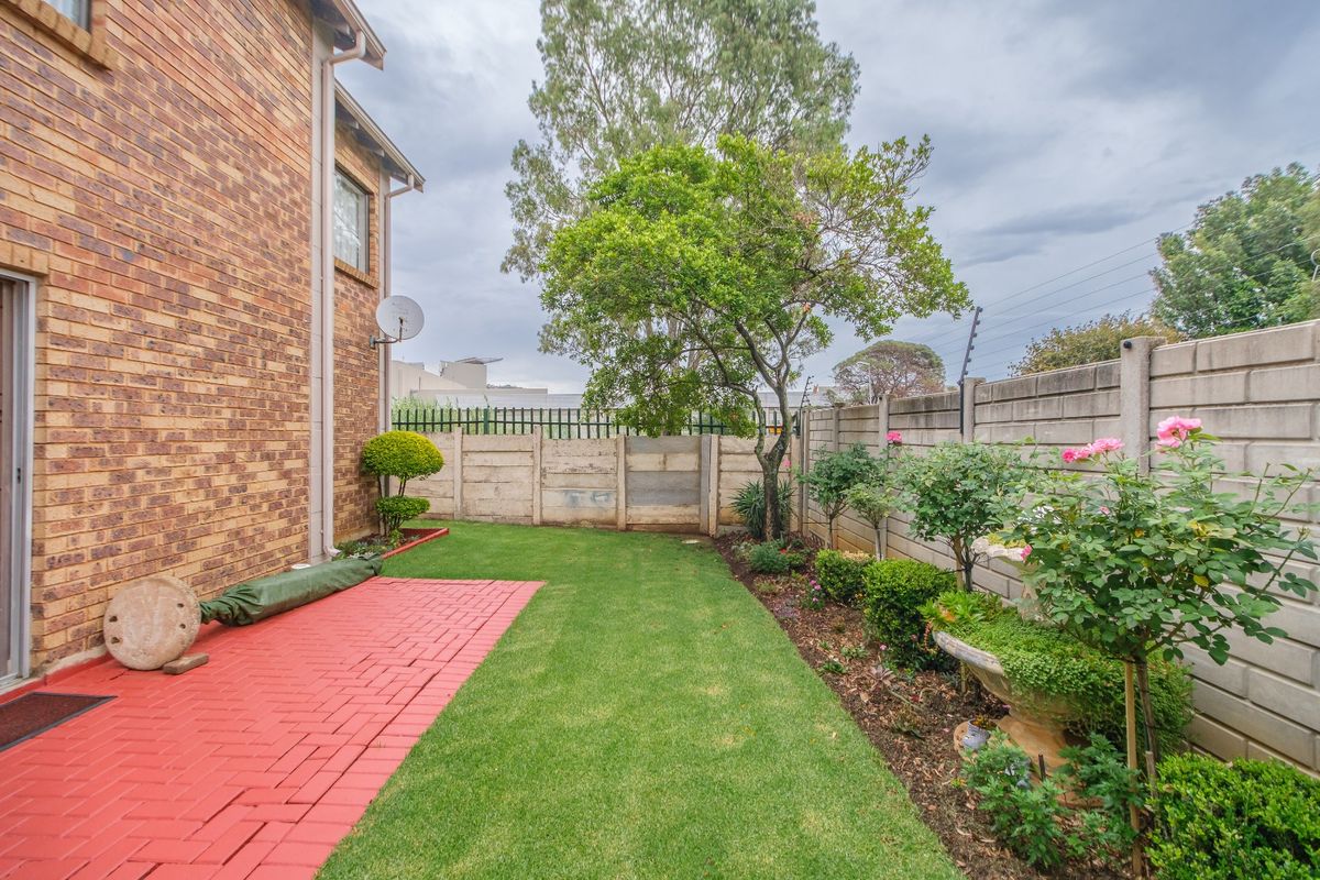 URGENT SALE - Priced to Sell | Modern 3-Bedroom Townhouse in Wilgeheuwel 🔥 - Photo 4