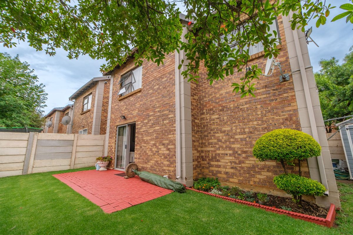 URGENT SALE - Priced to Sell | Modern 3-Bedroom Townhouse in Wilgeheuwel 🔥 - Photo 5