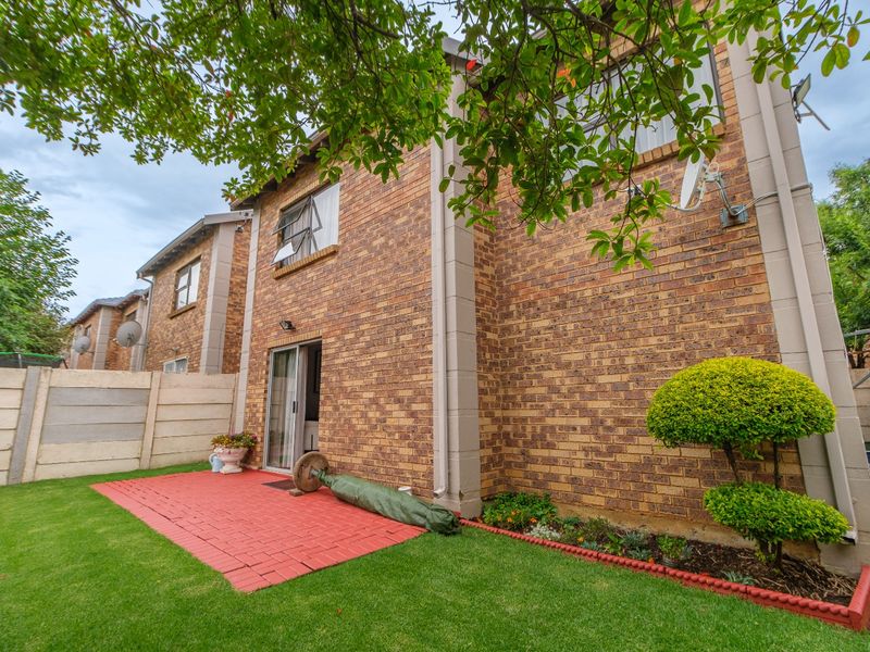 URGENT SALE - Priced to Sell | Modern 3-Bedroom Townhouse in Wilgeheuwel 🔥 - Photo 5