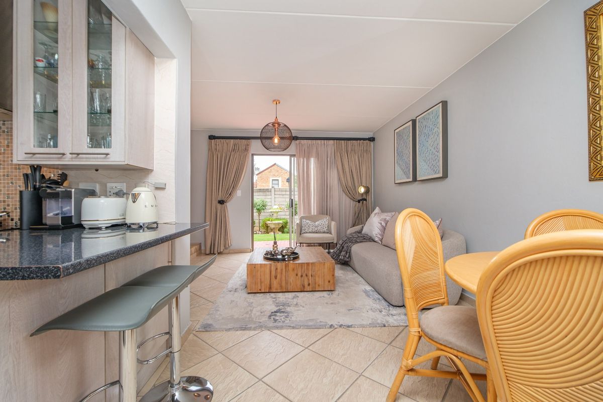 URGENT SALE - Priced to Sell | Modern 3-Bedroom Townhouse in Wilgeheuwel 🔥 - Photo 2