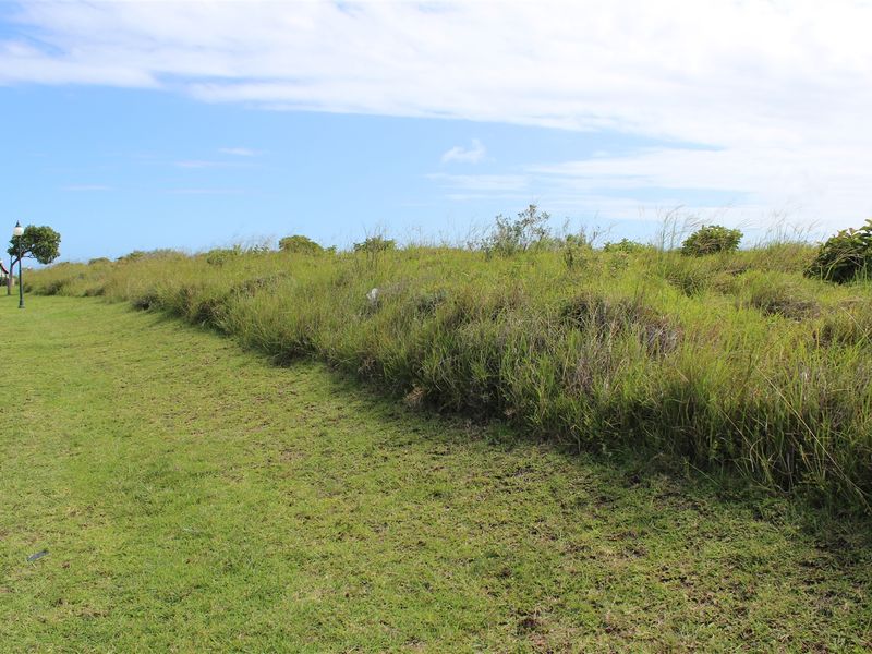 Plot In Up-Market Seaside Estate - Photo 2