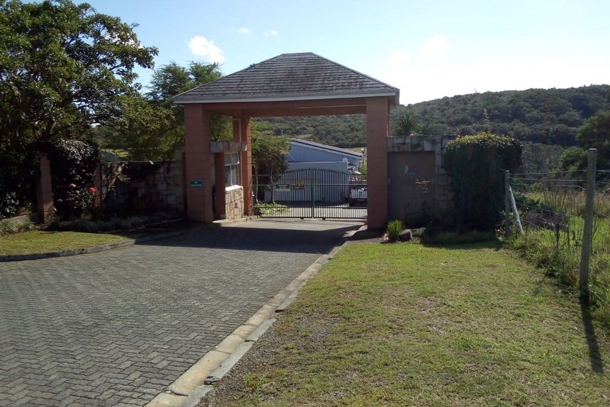 Peace and tranquil living in this Beacon Bay complex - Photo 4
