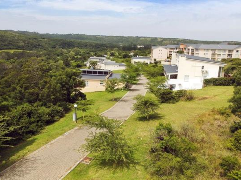 Peace and tranquil living in this Beacon Bay complex - Photo 3