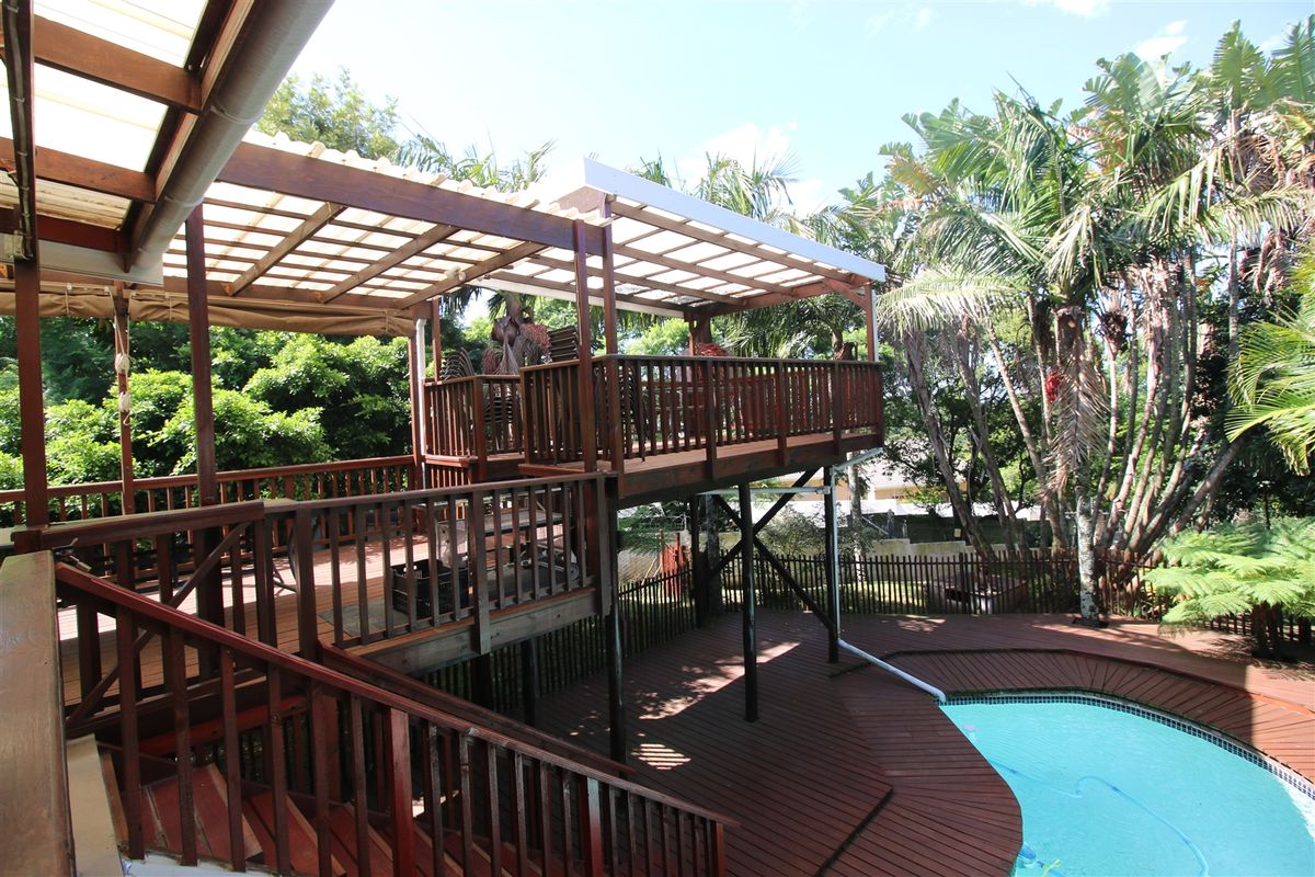 Situated in the heart of Vincet. With 2 separate flats. - Photo 4