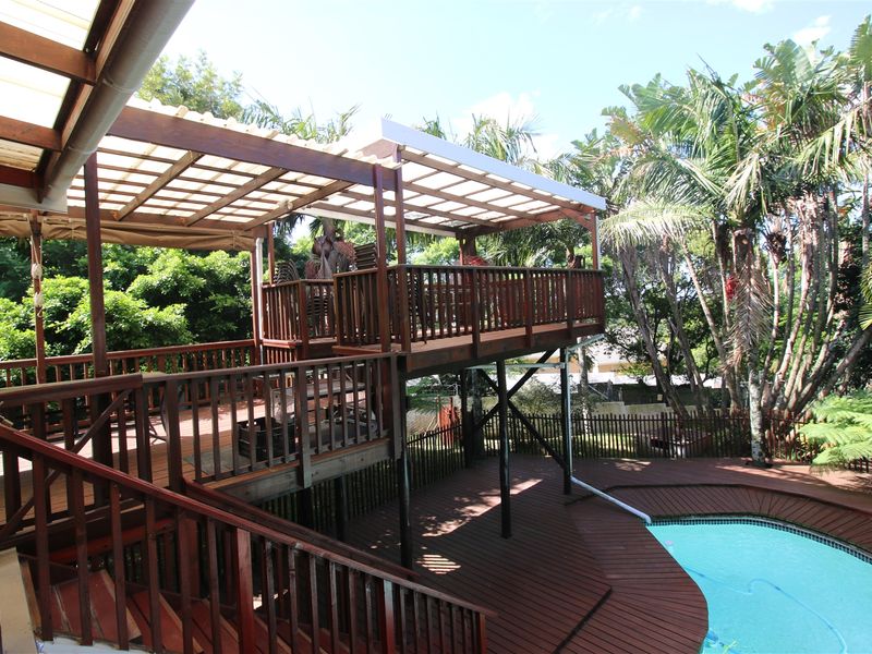 Situated in the heart of Vincet. With 2 separate flats. - Photo 4