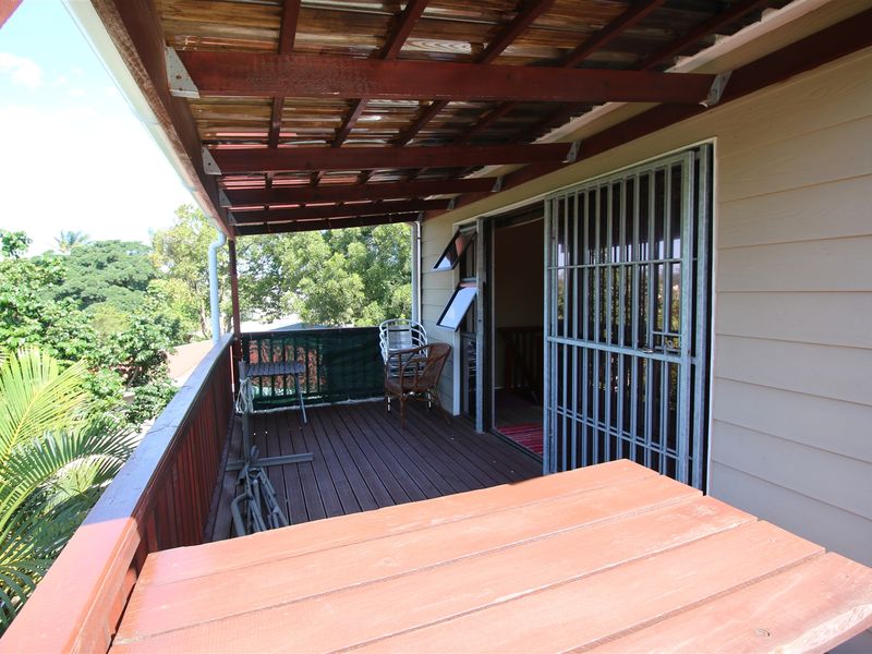 Situated in the heart of Vincet. With 2 separate flats. - Photo 10