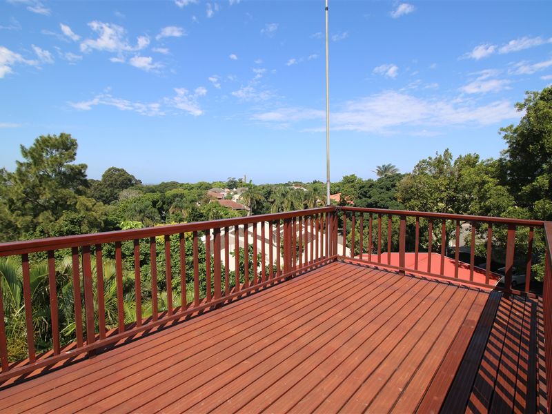 Situated in the heart of Vincet. With 2 separate flats. - Photo 9