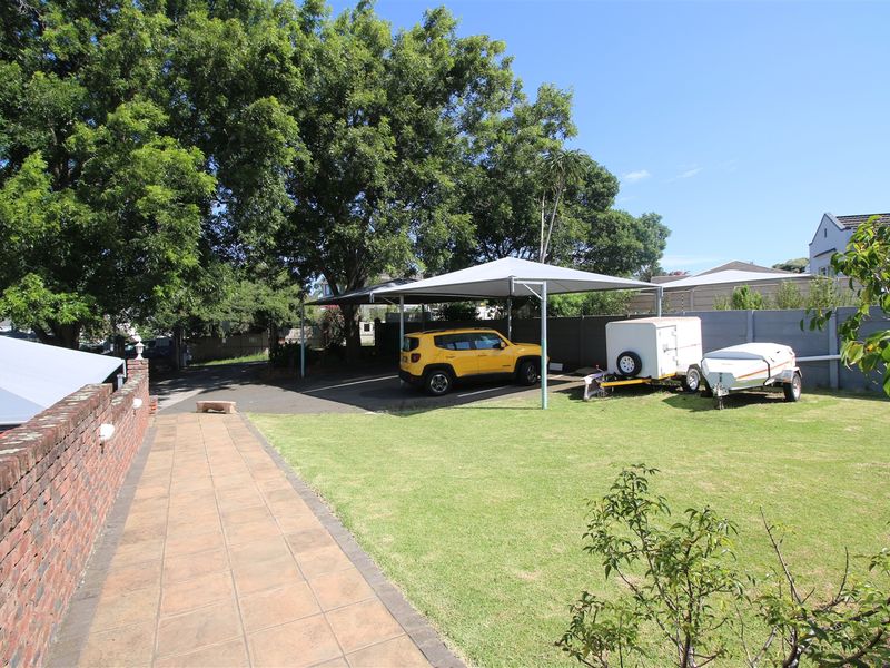 Situated in the heart of Vincet. With 2 separate flats. - Photo 7