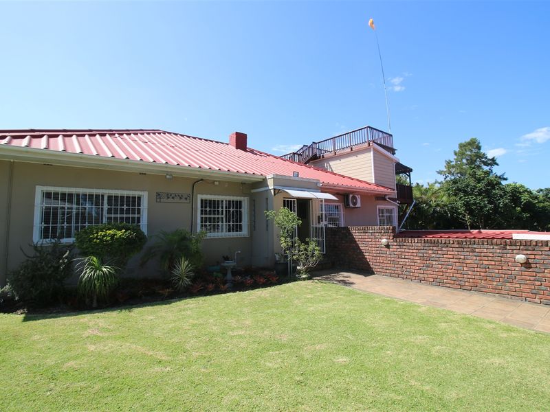 Situated in the heart of Vincet. With 2 separate flats. - Photo 3