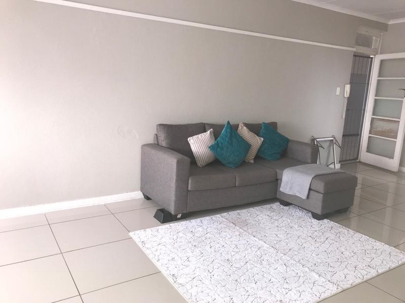 Stunning seaside flat- Quigney - Photo 5