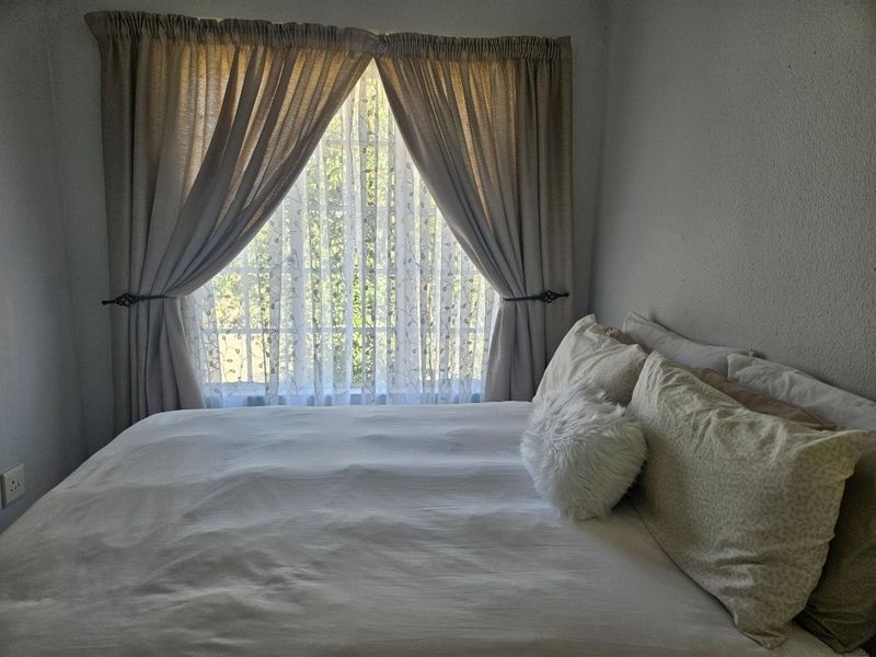 Neat 2 Bedroom Apartment in Well-Maintained Complex - Photo 8