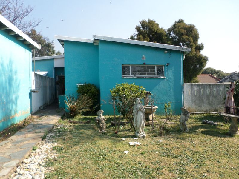A Renovator’s Opportunity with Excellent Potential - Photo 2