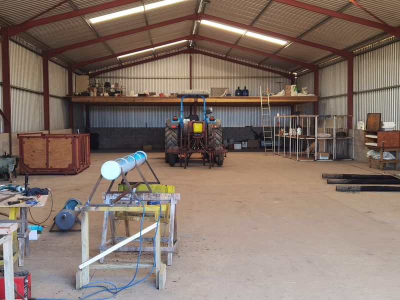 Well maintained small holding with big storage! - Photo 9