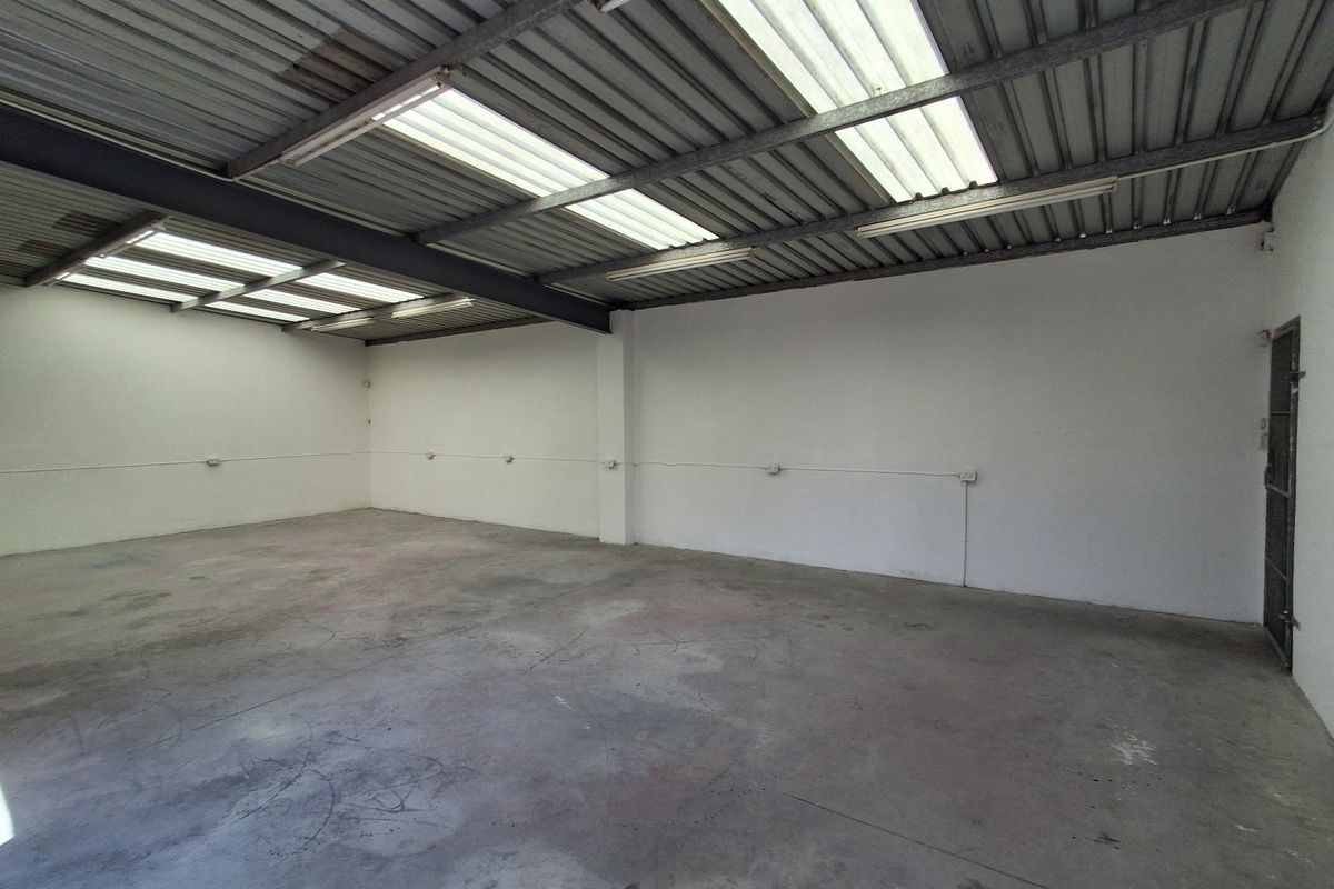 Secure 100m2 Commercial Warehouse – Chiselhurst - Photo 5